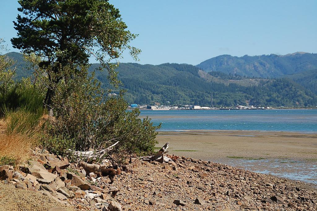 Sheltered Nook On Tillamook Bay Bay City Exterior foto